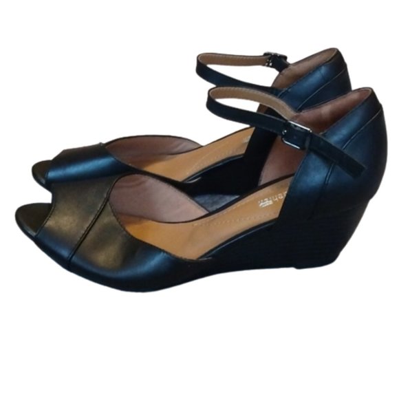 Clarks Heels - Picture 2 of 7